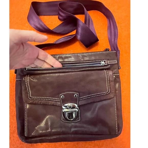 Danier dark purple real leather crossbody shoulder bag purse EUC - Picture 3 of 10
